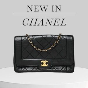 CHANEL 
Lambskin Quilted Medium Single Flap Black